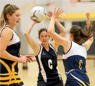  ?? PHOTO: DEREK FLYNN ?? Pelorus centre Shona Cook looks for a passing option during her side’s premier clash with Marlboroug­h Girls’ College in Blenheim on Saturday.