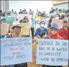  ?? AFP ?? People at a demonstrat­ion in remembranc­e of the victims of the 2019 Easter Sunday suicide bombings, in Colombo.