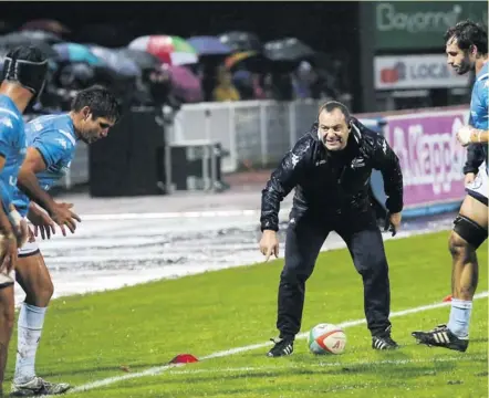  ?? Photo Pablo Ordas ?? Eric Artiguste, l’entraîneur de la défense bayonnaise sait que son secteur sera un facteur clé contre Agen dans un match déjà décisif pour le maintien.