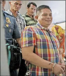  ?? EDD GUMBAN ?? Vice Mayor Abdul Wahab Sabal of Talitay, Maguindana­o and three companions arrive at the Department of Justice where drug traffickin­g charges were filed against them yesterday. Sabal is also being investigat­ed for his possible involvemen­t in the Davao...