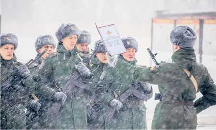  ?? RUSSIAN DEFENSE MINISTRY PRESS SERVICE ?? Servicemen take a military oath in January in the Voronezh region of Russia.