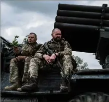  ?? ?? Les militaires ukrainiens infligent, selon leurs dirigeants, « de lourdes pertes en hommes et en armements » à l’armée russe, suscitant un optimisme grandissan­t quant à l’issue de la guerre.