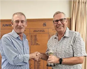  ?? ?? Lansdown Golf Club’s Stragglers’ captain Paul Blackmore (left) presents the Super Stragglers’ Cup to Bob Tregunna