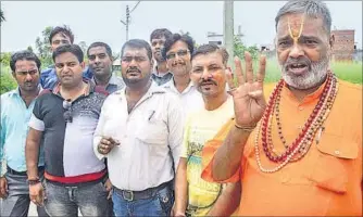  ?? HTPHOTO ?? Hindu Sena activists have made life difficult for those in the cattle trade in western Uttar Pradesh.