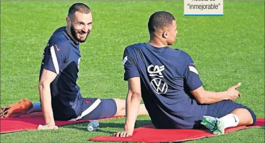  ??  ?? Benzema y Mbappé, durante un entrenamie­nto de Francia antes de la Eurocopa disputada este mismo verano.