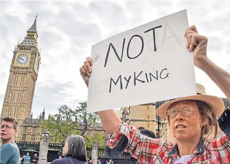  ?? ?? FREE SPEECH: An anti-monarchy protester outside Parliament in London ahead of the King’s arrival on Monday.