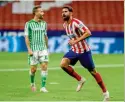  ??  ?? Diego Costa corre a celebrar la única anotación del partido.