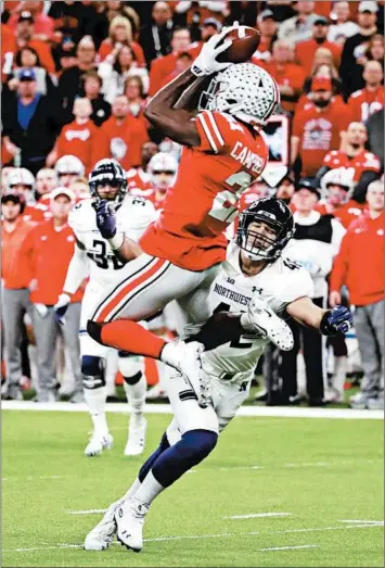  ?? NUCCIO DINUZZO/CHICAGO TRIBUNE ?? Ohio State’s Parris Campbell goes up for a reception over Northweste­rn’s Paddy Fisher during the Big Ten title game on Saturday night in Indianapol­is. The Wildcats trailed 24-7 at halftime and closed to 24-21 but then ran out of steam.