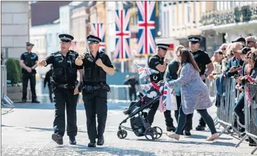  ?? Jack Taylor Getty Images ?? POLICE PATROL in Windsor two days before Prince Harry and Meghan Markle’s wedding on Saturday. Markle announced that her father would not attend the ceremony because of undisclose­d health problems.