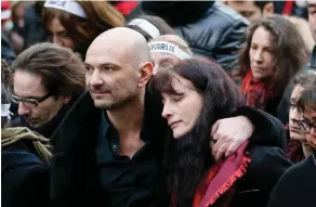  ??  ?? Douleur. Richard Malka lors de la marche du 11 janvier 2015 en hommage aux victimes des attaques terroriste­s, à Paris.