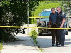  ?? DANA JENSEN THE DAY ?? A member of the New London Police Department and an inspector with the New London County State’s Attorney’s Office at the scene of a shooting Saturday on Walden Avenue.