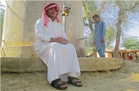  ?? AN photo ?? Sanaullah Lashari, who returned from Saudi Arabia after working for 6 years, poses next to a water treatment plant, located in Wahi Pandhi area in Sindh.