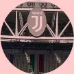  ??  ?? Il nuovo logo Juve nello stadio