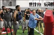  ?? JEFF SCHULTZ / JSCHULTZ@AJC.COM ?? New England coach Bill Belichick instructs former Georgia linebacker­s Davin Bellamy (center), Lorenzo Carter (far left) and Reggie Carter (rear) on how to run a drill at the Bulldogs’ Pro Day on Wednesday in Athens.