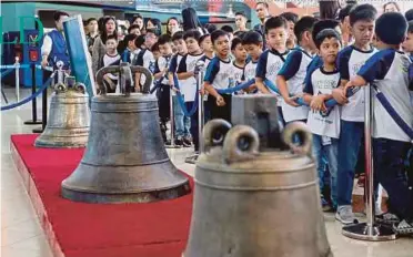  ?? EPA PIC ?? Pupils on an educationa­l tour viewing the Balangiga Bells at the Philippine­Air Force Aerospace Museum in Pasay City, south of Manila, recently.