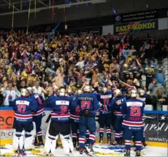  ?? FOTO: FRANK CILIUS/ RITZAU SCANPIX ?? Guldfesten er kun i sin spæde start hos Rungsteds ishockeyho­ld, der fredag vandt DM- guld efter suveræn sæson.