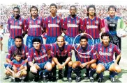  ??  ?? Unión Magdalena 1992 (I). Flaminio Rivas, Víctor González Scott, Ronald Valderrama, Carlos Fernando Asprilla, Álex Comas y Saulo Hernández. Abajo: Teddy Orozco, Marcelo Ibáñez, Guillermo Serrano, Yosvida Fuentes y Mario Alberto Coll.