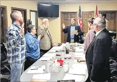  ?? Submitted Photo/MALLORY WEAVER ?? Gravette Mayor Kurt Maddox swears in the 2019 city council members at their Committee of the Whole meeting Thursday, Jan. 10, at City Hall. Pictured are James Brown (left), Margo Thomas, Jeff Davis, Mayor Maddox, Ron Theis (not visible), Ashley Harris and Rod Clardy. City attorney David Bailey is in the background at right.