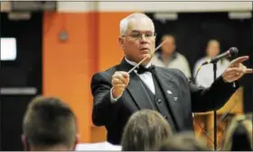  ?? KRISTI GARABRANDT — THE NEWS-HERALD ?? North High School band director Tim Niederkorn conducts the symphonic band during the Instrument­al Spring Music Concert, one of his final performanc­es prior to his retirement after 31 years of teaching