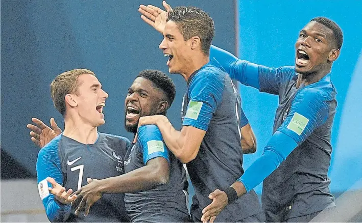  ?? AP ?? Cuatro jinetes de la ilusión. Antoine Griezmann, Samuel Umtiti (autor del gol), Raphael Varane y Paul Pogba, figuras clave a las que hay que agregar a Mbappé, Kanté y Lloris.