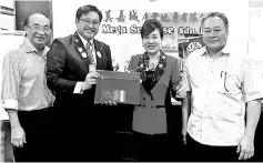  ??  ?? FULL SUPPORT: Susan (2nd right) presenting the Ang Pows to Tan while Datuk Anthony Linggian (left) and Datuk Wong Ten An look on.