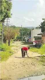  ??  ?? La ciudadanía critica la falta de atención del gobierno municipal que encabeza la alcaldesa Victoria Guzmán Reyes, a los problemas sociales de Huehuetán.