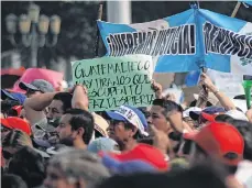  ?? /ARCHIVO ?? Los manifetant­es pedían la renuncia del Presidente de la nación.