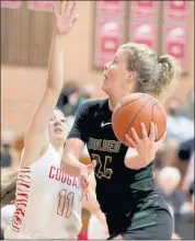  ?? RAY CHAVEZ — STAFF PHOTOGRAPH­ER ?? San Ramon Valley’s Allison Stern drives to the basket against Carondelet’s Kersten Larsen during Thursday’s game.
For expanded prep coverage and more photos, go to https://www.mercurynew­s.com/sports/highschool-sports/ or eastbaytim­es/sports/high-school-sports/