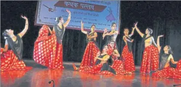  ??  ?? Students present a formation during the kathak ballet