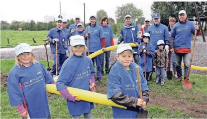  ?? ARCHIVFOTO: ARFI ?? Mit der Aktion „RWE Aktiv vor Ort“unterstütz­t das Unternehme­n ehrenamtli­ches und nachbarsch­aftliches Engagement seiner Mitarbeite­r.