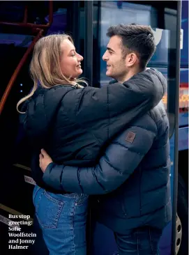  ?? PHOTO: HARRY ADAMS ?? Bus stop greeting: Sofie Woolfstein and Jonny Halmer