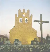  ?? - Crédits : RUFIN ?? Le clocher-mur ou à arcades ou à peigne de l’église de Bascous