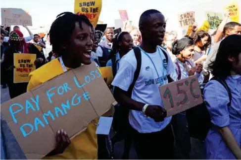  ?? (AP) ?? Demonstrat­ors in Sharm e l- Sheikh protest in favour of a proposed loss and damage fund