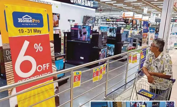  ?? FILE PIX ?? Post-14th General Election, the Goods and Services Tax was zerorated, with department­al stores offering a six per cent discount on selected products.