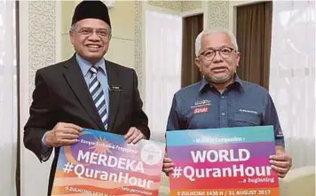  ??  ?? OTHMAN (kiri) bersama Husammuddi­n ketika ditemui di Kompleks Islam, Putrajaya.