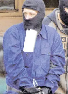  ?? Foto: dpa-Archiv ?? Das Bild nach seiner Festnahme ging 2007 um die Welt: Fritz G. gehörte zur islamistis­chen Sauerland-Gruppe, die einen verheerend­en Anschlag plante.