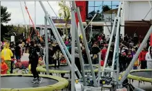  ?? - Crédits : JDL ?? Beaucoup de monde sur la Place pour la cavalcade et ses jeux.