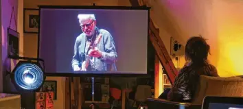  ?? Foto: Matthias Becker ?? Beim Kemptener Jazzfrühli­ng kamen die Stars – hier Bill Frisell – via Streaming direkt ins Wohnzimmer.