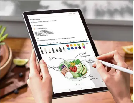  ??  ?? Draw, write and get more done faster with the handy S Pen stylus.