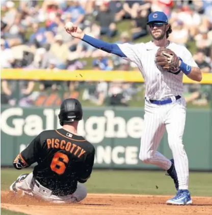  ?? JOHN ANTONOFF/SUN-TIMES ?? Freddie Freeman (left in left photo) says ex-Braves teammate Dansby Swanson (above and right in left photo) has a good head on his shoulders.