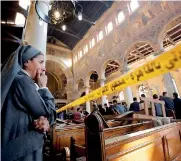  ?? REUTERS ?? Cordoglio Una suora in lacrime davanti all’area dell’attentato al Cairo