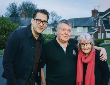  ??  ?? Niklas Källner and Eva Grönstedt with Alan Brown, Clara’s great grandchild