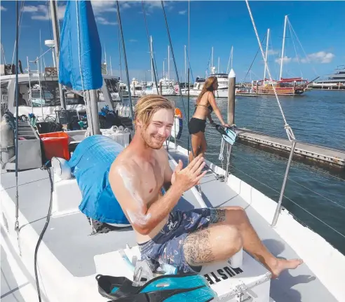  ?? Picture: ANNA ROGERS ?? CORAL SAFE: Dive instructor with Rum Runner Jack Monds applies sunscreen before heading out to the Reef.