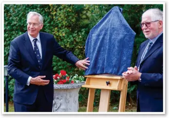  ?? ?? ▲ HRH the Duke of Gloucester (left) with Chas Wood, unveiling a plaque to commemorat­e the opening