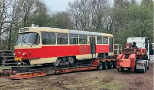  ?? NATIONAL TRAMWAY MUSEUM ?? Halle No. 902 is unloaded following its return from Blackpool.