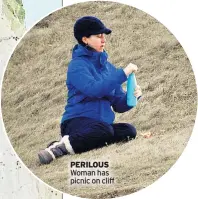  ??  ?? PERILOUS Woman has picnic on cliff