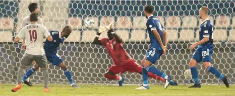  ??  ?? Al Khor’s goalkeeper Baba Djibril (centre) makes a save during the QNB Stars League match against Al Sadd yesterday.