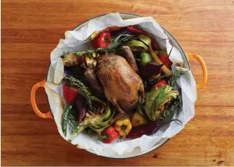  ??  ?? Roasted pigeon in parchment paper with roast-baked seasonal vegetables