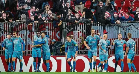  ?? Foto: Reuters ?? Slávistick­á radost Utkání v Kodani krásy moc nepobralo, ale Slavia vyhrála gólem Matouška a postup ze skupiny je rázem blíž.