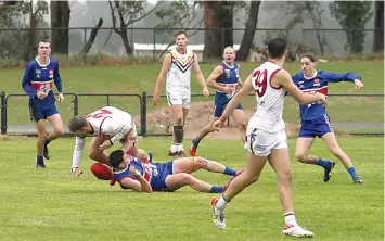  ?? ?? Dusties player Michael Ablett and Bunyip’s Jason Williams fumble over the ball.